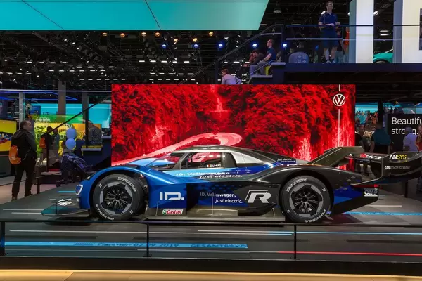 E-Sport: Elektro-Rennwagen VW ID. R von  Romain Dumas