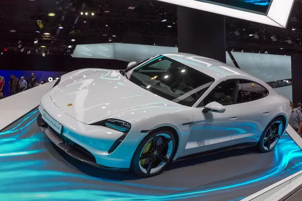 E-Sportwagen auf der Autoaustellung IAA: Elektro-Porsche Taycan Turbo S