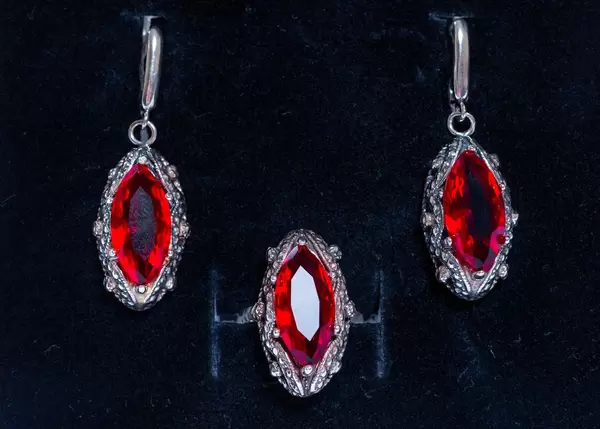 Earrings and ring with rubies