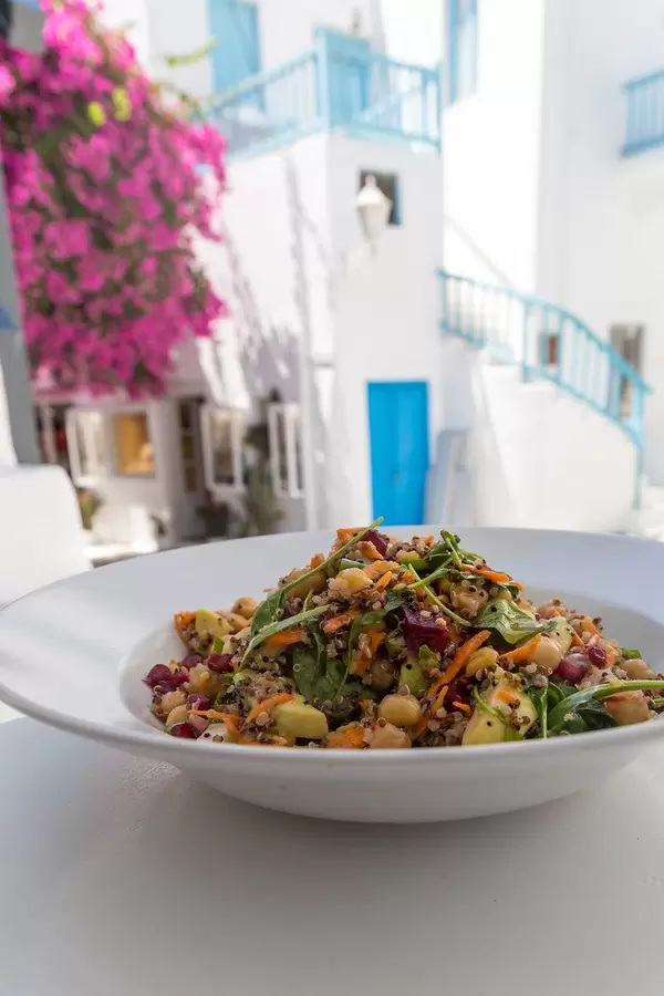 Eating vegan in Mykonos: dish with chickpeas, quinoa and veggies at Healthylicious restaurant
