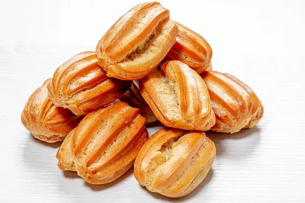 Eclairs with condensed milk inside (Flip 2019)