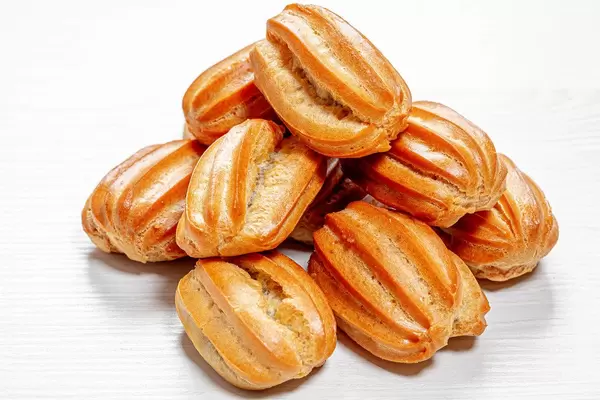 Eclairs with condensed milk inside