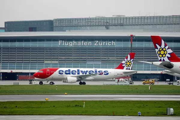 Edelweiss Air Airbus A320 (HB-IHX) Flugzeug im Flughafen Zürich