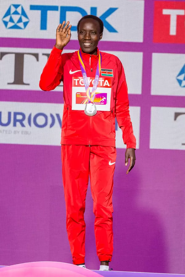 Edna Ngeringwony KIPLAGAT (Kenia) finishes in second place during the Women's Marathon in London 2017
