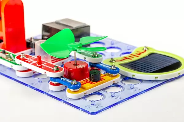 Educational constructor for studying electricity generation with fan and solar panel (Flip 2020)