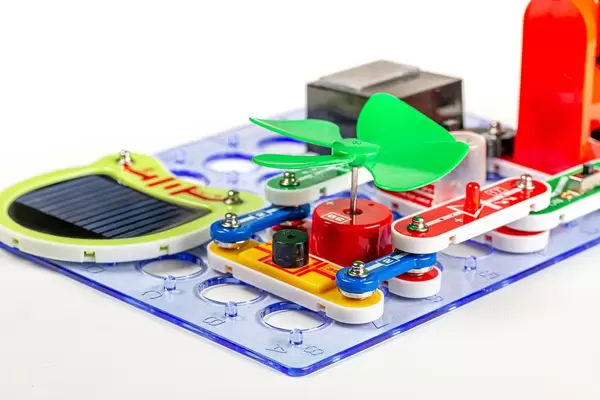 Educational constructor for studying electricity generation with fan and solar panel