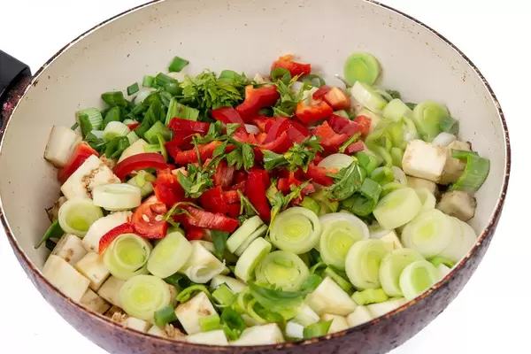 Eggplant with Leek and Paprika in the frying pan (Flip 2019)