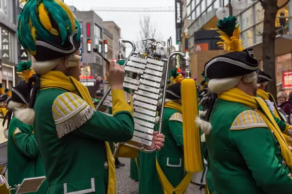 EhrenGarde der Stadt Köln beim Spielen - Kölner Karneval 2018