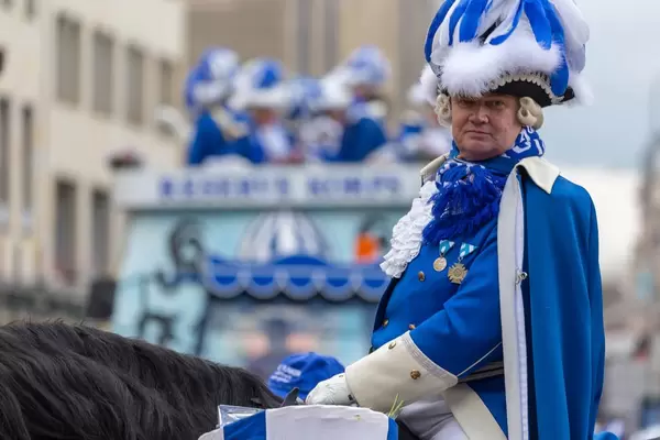 Ein Blauer Funke zu Pferd beim Rosenmontagszug - Kölner Karneval 2018