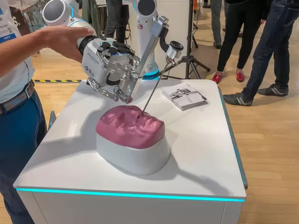Ein Medineering Chirurgie Roboter