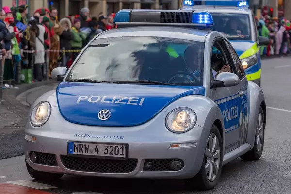 Ein VW Käfer der Polizei - Kölner Karneval 2018