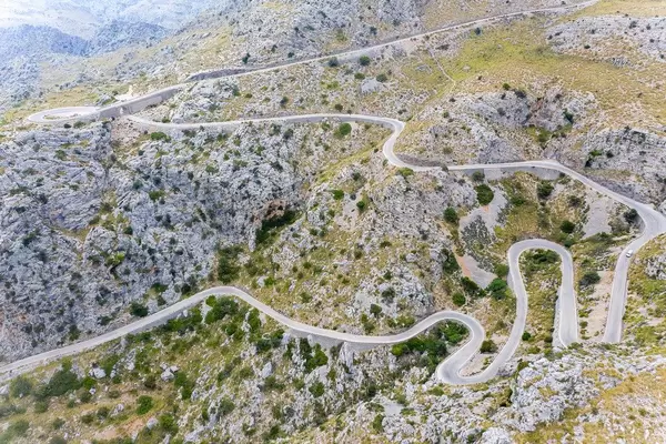 Eine der atemberaubendsten Straßen Europas. Luftbild der Schlangenstraße nach Sa Calobra