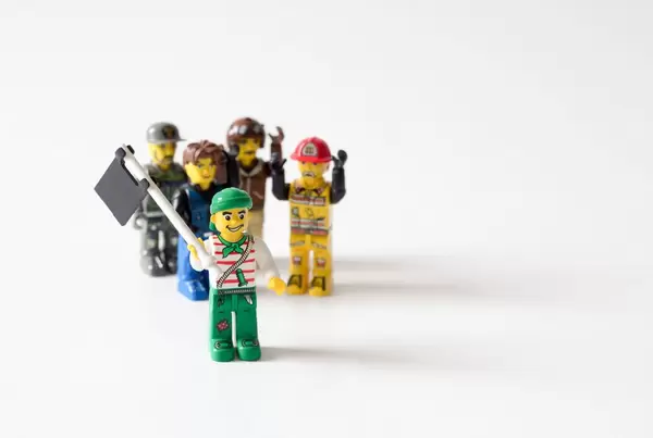 Eine Gruppe von Arbeitern beim Streiken