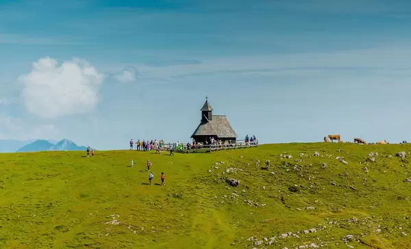 Eine Kirche in Velika Planina (Großalm) in Slowenien