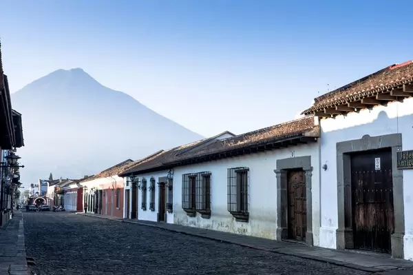 Eine Straße in Antigua, Guatemala