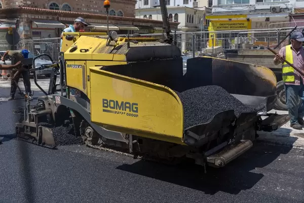 Eine Straße in Thessaloniki with asphaltiert