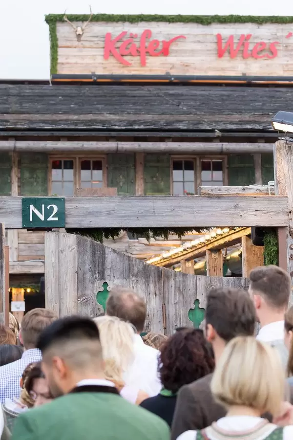 Eingang zur Käfer Wies'n-Schänke - Oktoberfest 2017