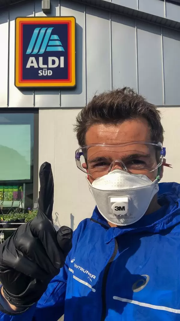 Einkaufen bei Aldi mit FFP3 Atemschutzmaske, Handschuhen und Schutzbrille während Corona