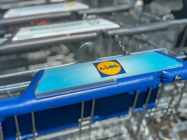 Einkaufswagen beim LIDL Supermarkt