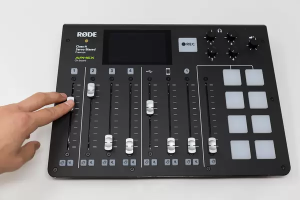 Einstellung des optimalen Sounds auf dem Podcast-Studio RØDECaster Pro