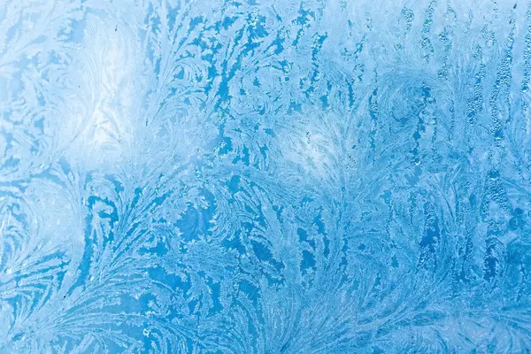 Eiskristalle auf einer Glasscheibe - Frost