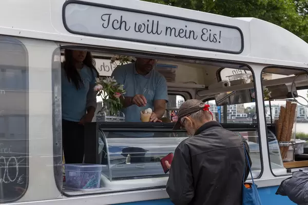Eisstand: Ich will mein Eis!