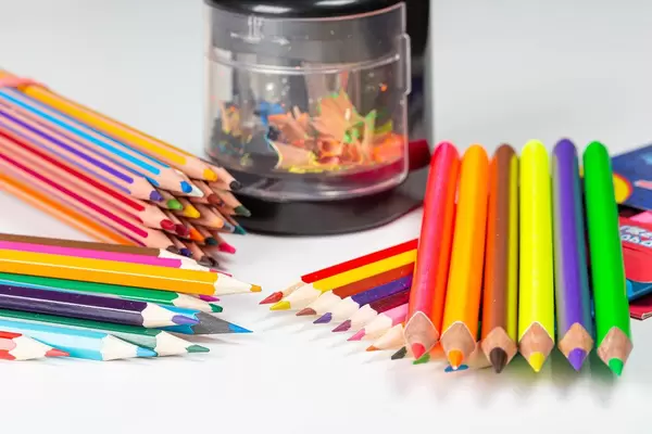 Electric automatic pencil sharpener with colorful pencils (Flip 2020)