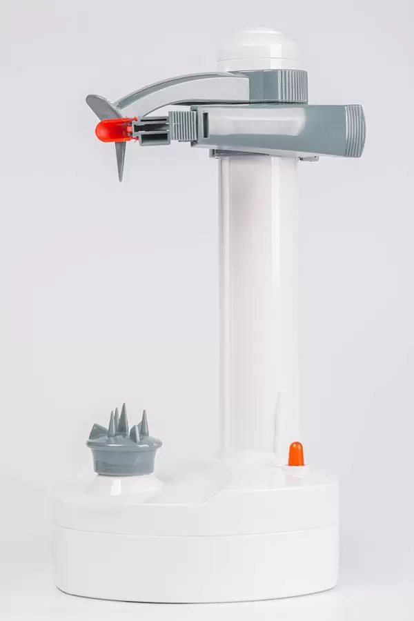 Electric fruit and vegetable peeling machine