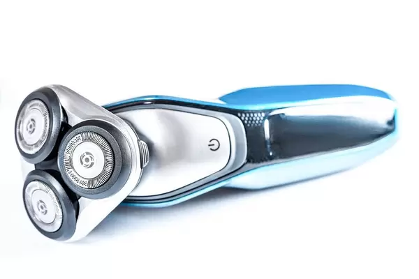 Electric shaver on white  Flip 2019