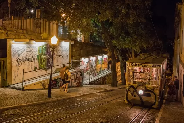 Eléctrico at Calçada da Glória and graffiti wall