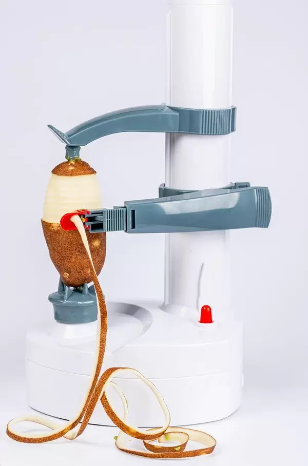 Electronic potato peeler peels potatoes