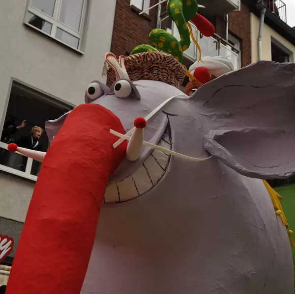 Elefant am Rosenmontagszug 2012