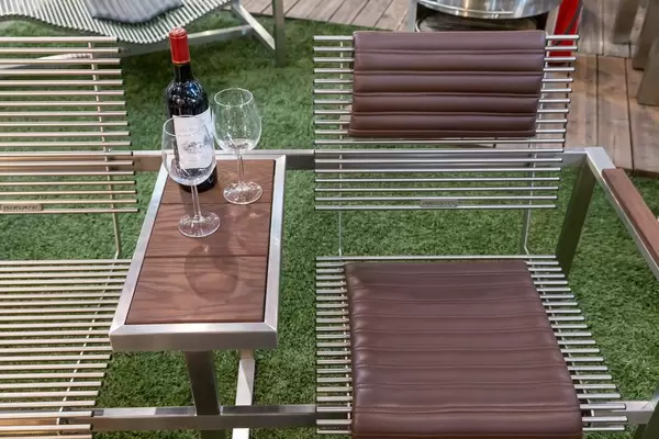 Elegante Gartenmöbel aus rostfreiem Edelstahl - Boot Düsseldorf 2018