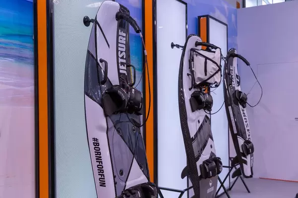 Elektrische Surfboards zum Surfen auf Seen und Gewässern ohne Wellen