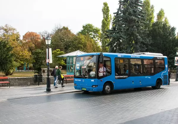 Elektrischer Bus in Budapest, ökologische öffentliche Verkehrsmittel in Ungarn