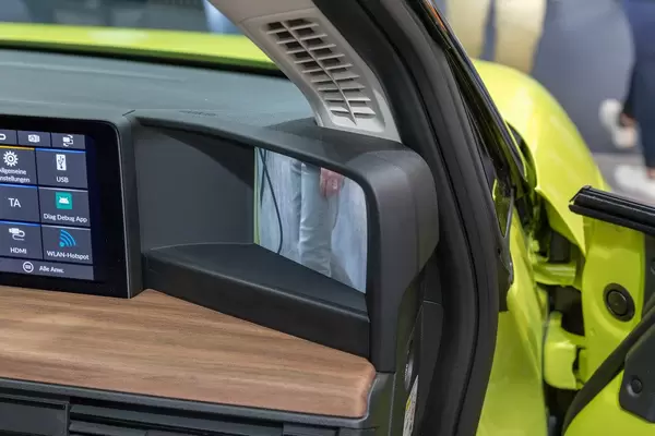 Elektroauto mit Kameras statt Seitenspiegel des Honda-e