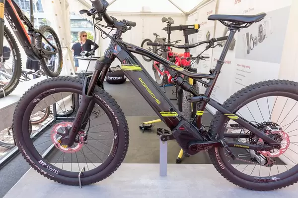 Elektrofahrrad Porsche Rotwild RX+ E-Performance