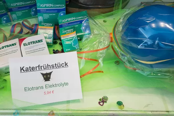 Elotrans Elektrolyte gegen den Kater nach Karneval, Aspirin Complex und Aspirin Effect