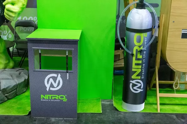 Energetisierendes Sauerstoffspray von Nitro 2 - Breathe in the power auf der internationalen Leitmesse Fibo in Köln