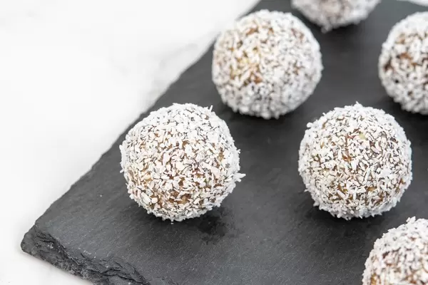 Energy Balls with Almonds and Walnuts with Coconut