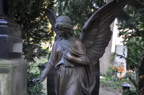 Engel am Friedhof Melaten, Köln