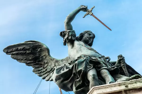 Engel mit Schwert - Mächtige Engelsfigur