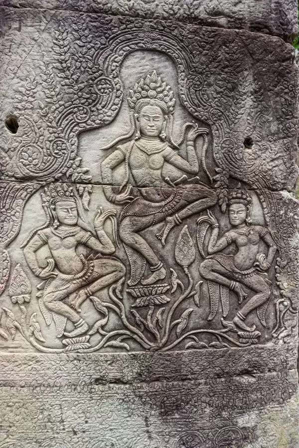 Engraving of Dancing Aspara at Bayon Temple in Siem Reap