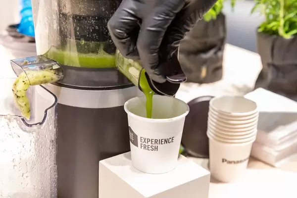 Entsafter von Panasonic: Slow Juicer MJ-L700 für hohe Nährstoffe und Extraktion von ganzen Früchten