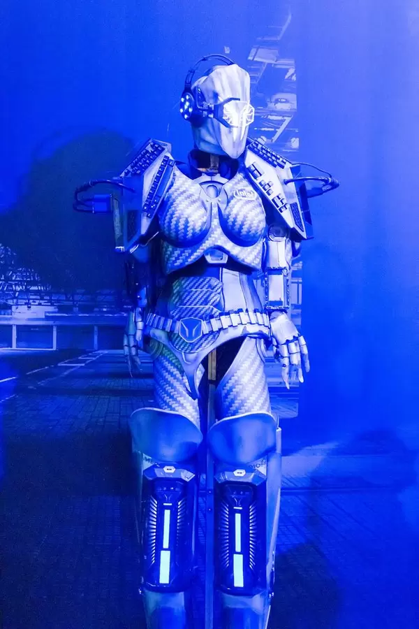 Erazer Girl Kostüm am Messestand von Medion auf der Gamescom 2018