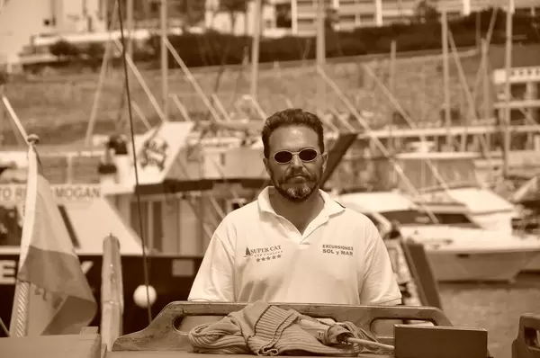 Erfahrener Kapitän vor seinem nächsten Ausflug