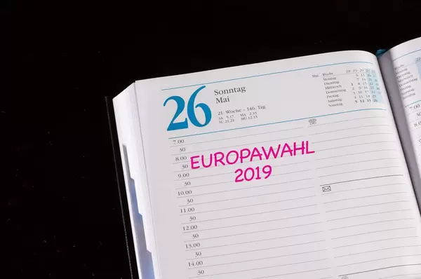 Erinnerung an die Europawahl 2019 in einem Kalender-Buch