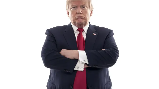 Ernsthaft schauender US-Präsident in dunklem Anzug