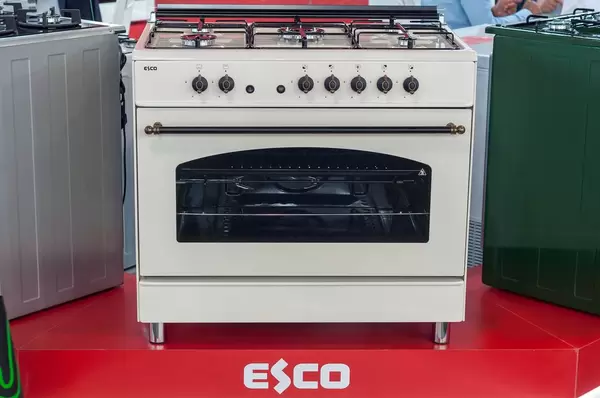 Esco Gasherd mit Backofen