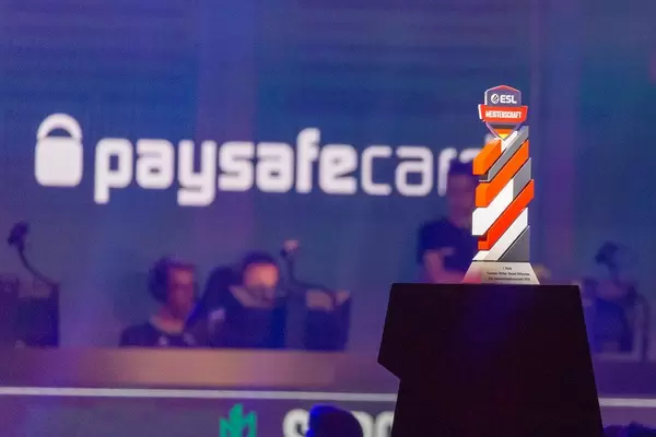 ESL-Meisterschaftspokal für den Sieger in Counter-Strike Global Offensive 2019, wird auf der Gamescom verliehen